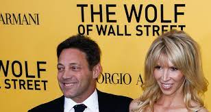 Jordan belfort, the infamous stockbroker who inspired the hit 2013 film the wolf of wall street, is hosting a new documentary for the discovery+ streaming service about the wild rise and. Vermogen Von Jordan Belfort 2021 Der Echte Wolf Of Wall Street