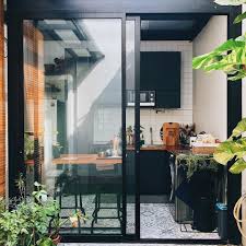 Desain dapur mungil dengan vertikal garden yang 18. Interior Dapur Minimalis Semi Terbuka Dengan Desain Skyligt Bermandikan Cahaya Alami Inspirasi Desain Rumah Terkini