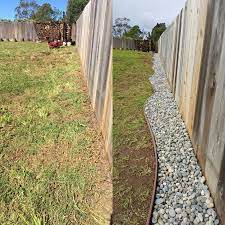 32 Beautiful Backyard Landscaping Ideas With Private Fence 8 Lingoistica Com In 2021 Small Backyard Landscaping Backyard Fences Cheap Backyard