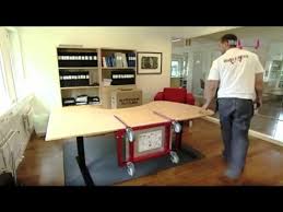 Er verschob die bücher auf seinem schreibtisch, um ein wenig mehr platz zu bekommen. Multi Trolley Transportsystem Einfaches Bewegen Von Schweren Mobeln Mit Nur Einer Person Youtube