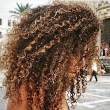 And after you score some awesome blonde highlights on brown hair, you'll want to ensure that they stay looking fresh as long as possible! Pin By Sabrina K On Crespas Curly Hair Styles Naturally Curly Hair Styles Dyed Curly Hair