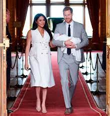 Em 1926 tiveram a primeira filha, apelidada de lilibeth (aham, a atual rainha elizabeth ii). Rainha Elizabeth Ii Nao Permitiu A Presenca Do Filho De Meghan Markle E Principe Harry Na Comemoracao De Seu Aniversario Entenda Estrelando