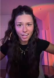 Emily Kinnett's Instagram, Twitter & Facebook