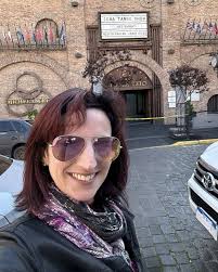 Happy National/international Dia del Tango!!!!! I'm in front of the most  famous tango house in the world, Michelangelo Legend. . . . #violin  #violinist #music #instamusic #instaviolin #violinista #violino #instalike  #instagood #buenosaires #