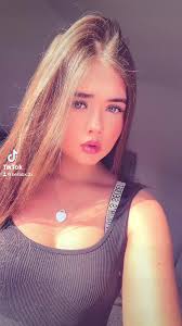 𝐛𝐞𝐥𝐥𝐚~𝐛𝐚𝐫𝐛𝐞𝐫👸🏽🤎 (@bellabarber.x)