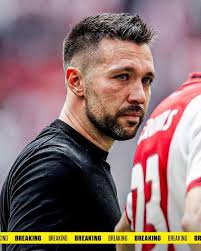 🚨 𝐎𝐅𝐅𝐈𝐂𝐈𝐀𝐋: Alfred Schreuder has been unveiled as the new head  coach of Ajax! (📸 AFC Ajax)