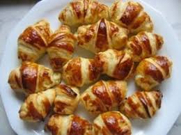 Das Perfekte Schinken Kase Hornchen Rezept Mit Bild Und Einfacher Schritt Fur Schritt Anleitung Zuerst Alles In Hornchen Rezept Fingerfood Rezepte Fingerfood