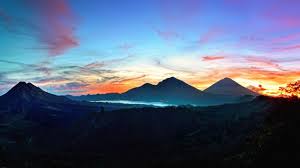 Download Wallpaper 1366x768 Mountains Sky Bali Sunrise Kintamani Indonesia Laptop 1366x768 Hd Ba Macbook Wallpaper Nature Wallpaper Dual Monitor Wallpaper