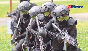Aksi hebat unit tindakan khas pdrm hari polis ke 205 tahun. Wira Di Sebalik Topeng Harian Metro
