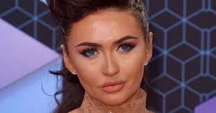 Charlotte Dawson has got new teeth