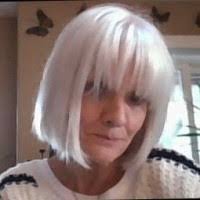 Helene Barton's Instagram, Twitter & Facebook