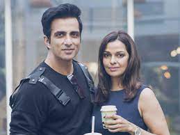 Jun 16, 2021 · hina khan, priyank sharma twin in peach as they walk the ramp for sonali jain. Sonu Sood Who Was Settled At The Age Of 21 First Love Always Played With The Post Reader