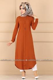 Kiremit Rengi Tunik Modelleri 2020 Modaselvim Hijab Clothing Tunic Fashion Moda Stilleri Basortusu Modasi Gomlek Elbise