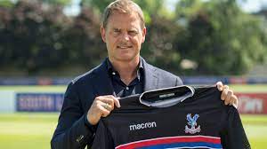 Frank de boer has taken over as crystal palace's new manager. Premier League Frank De Boer Crystal Palace Name Dutchman As New Boss As Com