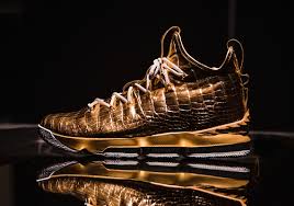 Shop all basketball shoes from lebron james and get the latest launches like lebron 16 shoes, plus other popular styles like the lebron 15 and soldier xii and xi. Lebron James Gold Diamond Shoes 30 000 Point Customs Sneakernews Com