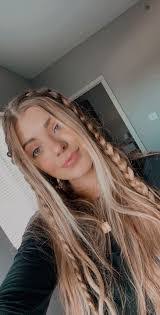 Lisa Pahl's Instagram, Twitter & Facebook