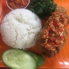 Hotels often feature nasi lemak on their menu with elaborate dishes, such as beef rendang and the addition of other seafood. Ayam Geprek Rm 8 Order 5 Bungkus Ayam Geprek Originally Facebook