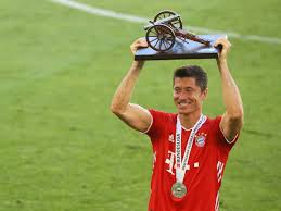 Lewandowski führt derzeit die torschützenliste der bundesliga mit zehn treffern aus den ersten fünf partien an. Fc Bayern Lewandowski Wahnsinn Mega Gehalt Fur Vertrags Unterschrift Bei Real Madrid Fc Bayern