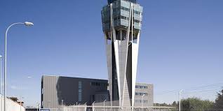 Selecciona una de las opciones debajo para ver cómo se llega paso a paso y compara. Torre De Control Aeropuerto Santiago De Compostela Lavacolla Metaldeza