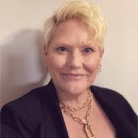 Kelli Elliott's Instagram, Twitter & Facebook