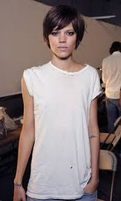 Latest short hairstyle trends and ideas to inspire your next hair salon visit in 2021. Jeans And T Shirt Girl Short Hair Styles Celebrity Short Hair Hair Styles