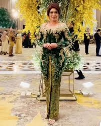 Persaudaraan istri anggota (pia) dpr di bawah pimpinan lenny soesatyo jpnn.com politik legislatif dukung program jokowi, istri bamsoet pimpin gerakan menanam. 10 Ide Kebaya Dewi Bamsoet Istri Ketua Mpr Ri Yang Anggun Bersahaja