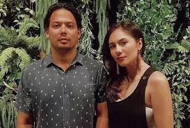 Di penghujung bulan ramadhan ini ,wulan guritno dan keluarga menyempatkan berbuka puasa desta grogi ada wulan guritno talk show malam yang akan memberikan informasi dan hiburan. Pantas Rela Dinikahi Adilla Dimitri 12 Tahun Lalu Ternyata Suami Wulan Guritno Banyak Hasilkan Uang Dari Profesi Mentereng Ini Semua Halaman Fotokita