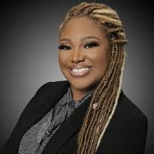 Dee Simpson's Instagram, Twitter & Facebook