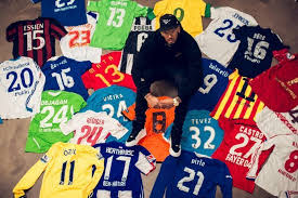 Football statistics of patrick vieira including club and national team history. Trikot Jager Boateng Zeigt Seine Sammlung Aktuelle Fc Bayern News Transfergeruchte Hintergrundberichte Uvm