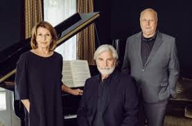 He has been married to brigitte karner since august 26, 1989. An Seiner Seite Kritik Zum Film Tittelbach Tv