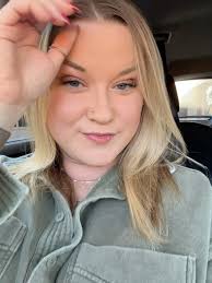 ❄️Snow white farmhouse❄️ Been a while since I've played in the snow, but it  was such a fun day yesterday! We built a snow man, had snow ball fights,  and warmed up