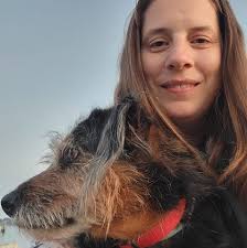 Painted wood earrings anyone? Feel like I could make a hundred of these 🤩