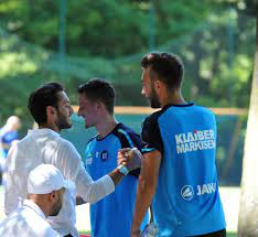 Beim ksc gelang calhanoglu auch der durchbruch im profibereich. Ex Kscler Bittet Calhanoglu Zum Auftaktspiel Der Em Kein Tor Zu Schiessen Abseits Ka