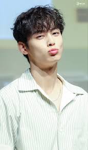 Cha Eun-woo official group