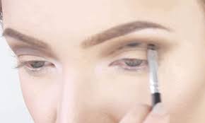 Cucumber can help in soothing and tightening the eye area and can help to lift hooded eyelids. 18 Amazing Makeup Tips For Hooded Eyes
