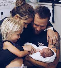 Congrats are in order for teresa palmer! Teresa Palmer Our Baby Boy Forest Sage Palmer Has Arrived Earth Side 8lb 4oz Of Love Born 12 12 In Adelaide At 12 18pm Everyone Very Blissed Out And Healthy Facebook