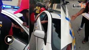 Maybe you would like to learn more about one of these? Video Penyokong Parti Politik Tahan Periksa Kereta Polis Video Dailymotion