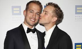 For a year now, i have been privately identifying and living as a woman—a trans woman. Tommy Dorfman Husband Peter Zurkuhlen Share A Kiss At Human Rights Gala Adam Rippon Ashley Wagner Charlie Carver Gigi Gorgeous Gus Kenworthy Matthew Wilkas Nats Getty Peter Zurkuhlen Sherri Saum
