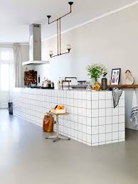 Ilot central pas cher ⭐ neuf et occasion meilleurs prix du web promos de folie 5.billots îlot central meuble de cuisine comptoir bar style ancien bois et zinc poignées métal multiples rangements. Idee Deco Un Ilot Central De Cuisine En Carrelage Turbulences Deco