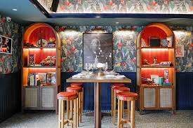 As Museums Slowly Open Up Feast Your Eyes At These 11 Art Filled Restaurants In 2021 Architectural Digest Wood Panel Walls Restaurant New York
