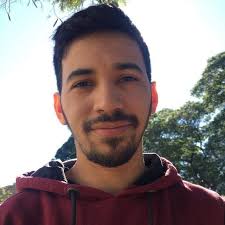 Você Sabia ⁉️🫵🤓📚🏆 Há alguns dias, viralizou-se uma imagem na China que  muitos interpretaram como r@cismo, porque num banner promocional de  "Capitão América: Um Novo Mundo" omitiram a imagem de Sam Wilson