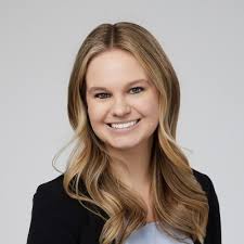 I'm so excited to say that next week I'm joining the FleishmanHillard team  as a public relations intern. Thank you so much to Erin Willis for all of  your support throughout college