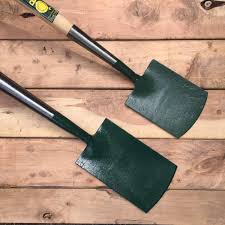 What is a spade garden tool. Forged Spade Bulldog Om S0