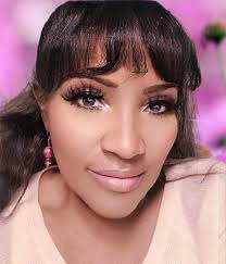 That little tiny-minded orange jerk refuse to unveil Obama's portrait!  Reason: the portrait is of this handsome young dude who became President  when he was almost half of the orange man's age‼😍