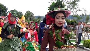 Wrap dress memungkinkan penggunaan baju tanpa kancing, sehingga ukurannya pun dapat disesuaikan dengan bentuk tubuh mama yang melebar di bagian perut. Berita Tumbuhan Kopi Hari Ini Kabar Terbaru Terkini Liputan6 Com