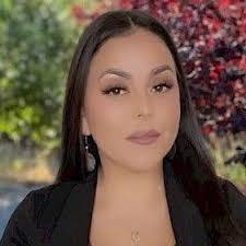 Candace Lowe's Instagram, Twitter & Facebook