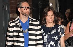 With ed o'neill, katey sagal, amanda bearse, christina applegate. Amanda Knox Der Engel Mit Den Eisaugen Will Heiraten