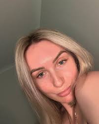 Wanted an excuse to post my hair and my puppy💁🏼‍♀️🐶✨