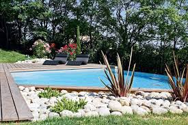 Petite Piscine Pour Petit Jardin C Labege Piscine Piscine Petits Jardins Paysagiste
