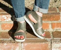 Eileen fisher is pleased to offer our international customers the opportunity to shop eileenfisher.com. Eileen Fisher On Sale Clothing Shoes Une Femme D Un Certain Age